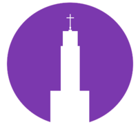 Pyhän Ristin kirkon tornin siluetti violetilla taustalla.
